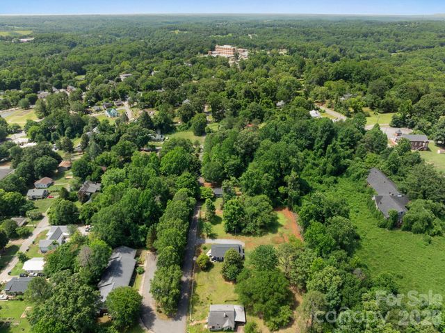 147 N Hillside Street, Rutherfordton, NC 28139