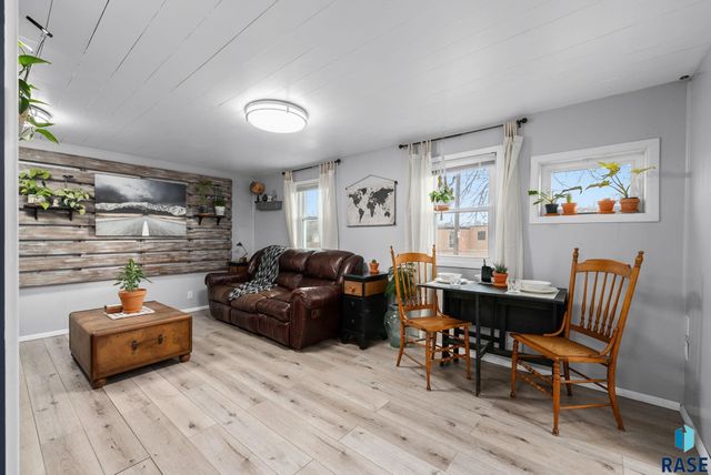 1107 N Kiwanis Ave Avenue, Sioux Falls, SD 57104