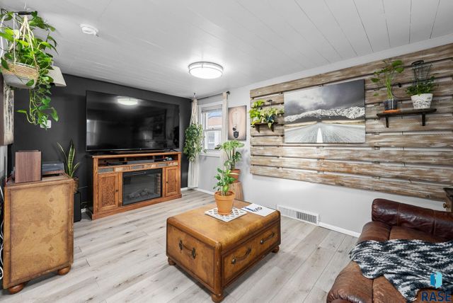 1107 N Kiwanis Ave Avenue, Sioux Falls, SD 57104