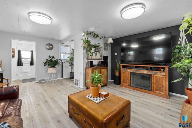 1107 N Kiwanis Ave Avenue, Sioux Falls, SD 57104