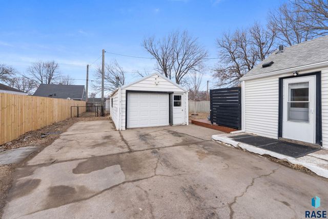 1107 N Kiwanis Ave Avenue, Sioux Falls, SD 57104