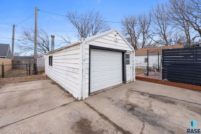 1107 N Kiwanis Ave Avenue, Sioux Falls, SD 57104