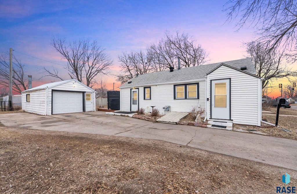 1107 N Kiwanis Ave Avenue, Sioux Falls, SD 57104