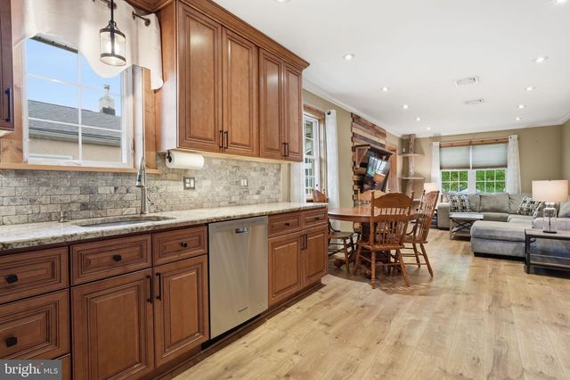 212 W FRANKLIN ST, Morrisville, PA 19067