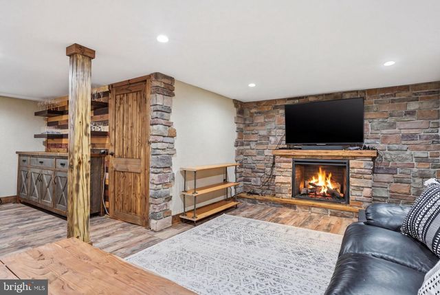 212 W FRANKLIN ST, Morrisville, PA 19067