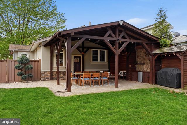 212 W FRANKLIN ST, Morrisville, PA 19067