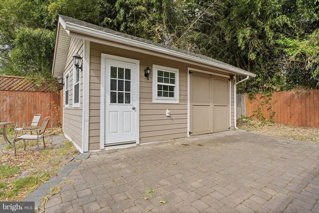 212 W FRANKLIN ST, Morrisville, PA 19067