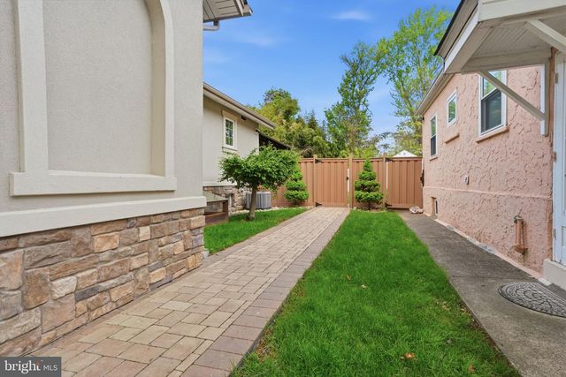 212 W FRANKLIN ST, Morrisville, PA 19067