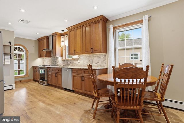 212 W FRANKLIN ST, Morrisville, PA 19067