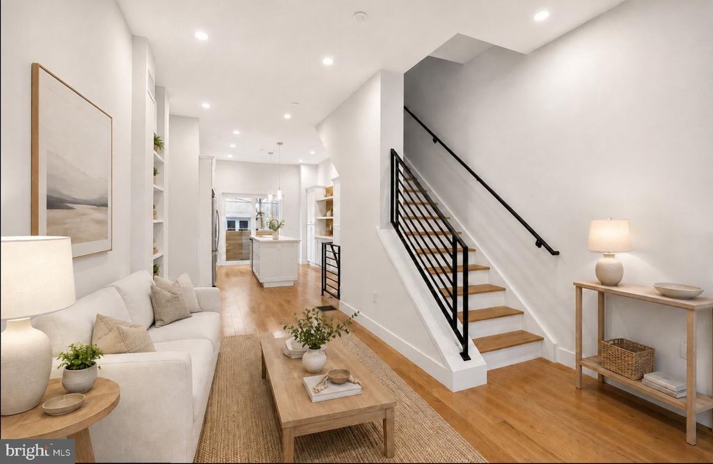 527 SIGEL ST, PHILADELPHIA, PA 19148 — photo 2