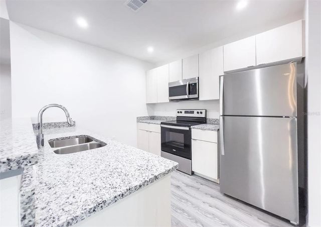 5230 EGGLESTON AVENUE, Orlando, FL 32810