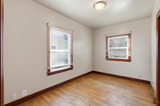 337 S Crosby St, Tekoa, WA 99033