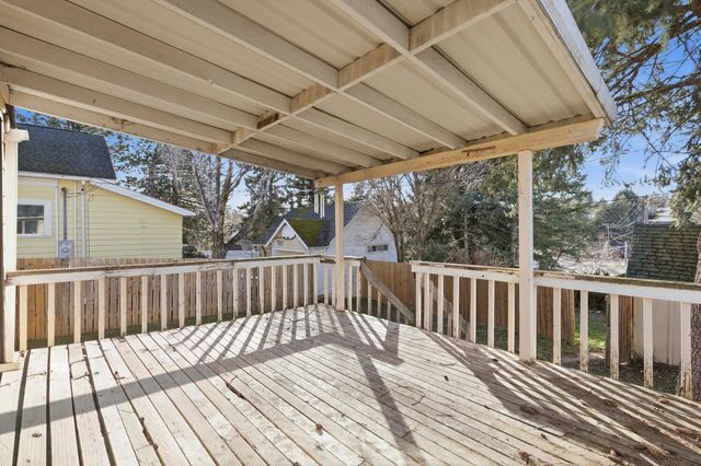 337 S Crosby St, Tekoa, WA 99033