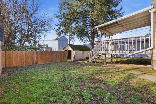 337 S Crosby St, Tekoa, WA 99033