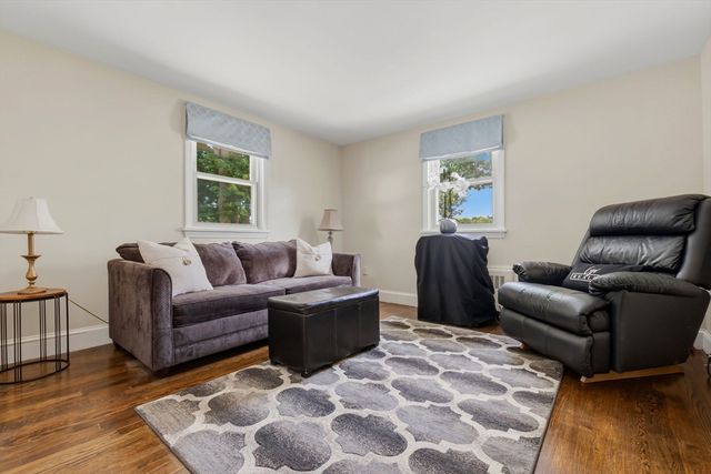 7 Taylor St, Saugus, MA 01906