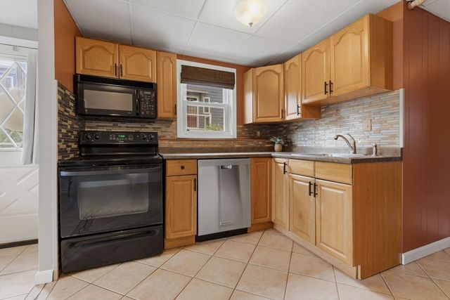 7 Taylor St, Saugus, MA 01906