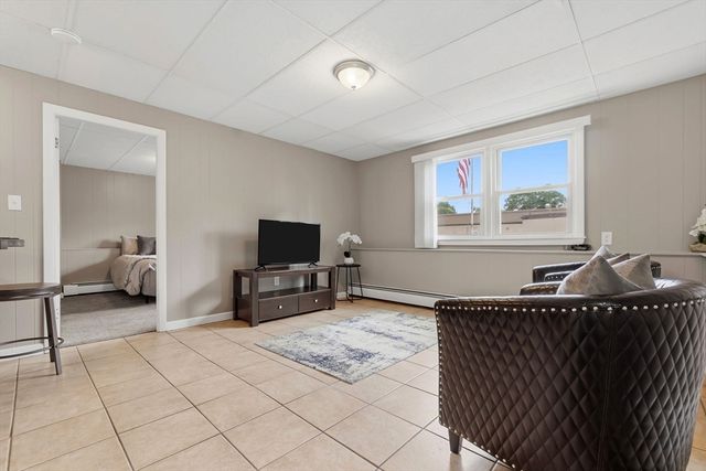7 Taylor St, Saugus, MA 01906