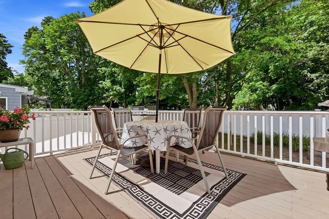 7 Taylor St, Saugus, MA 01906