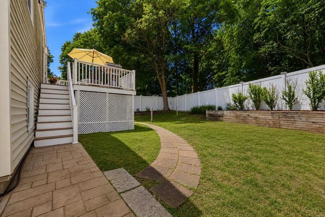 7 Taylor St, Saugus, MA 01906