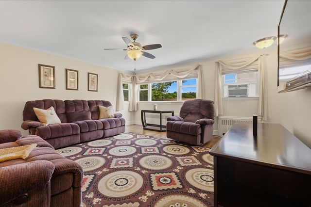 7 Taylor St, Saugus, MA 01906
