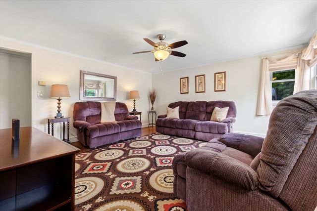 7 Taylor St, Saugus, MA 01906