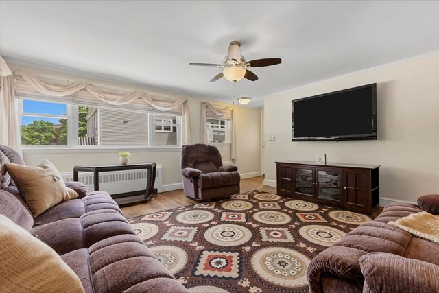 7 Taylor St, Saugus, MA 01906