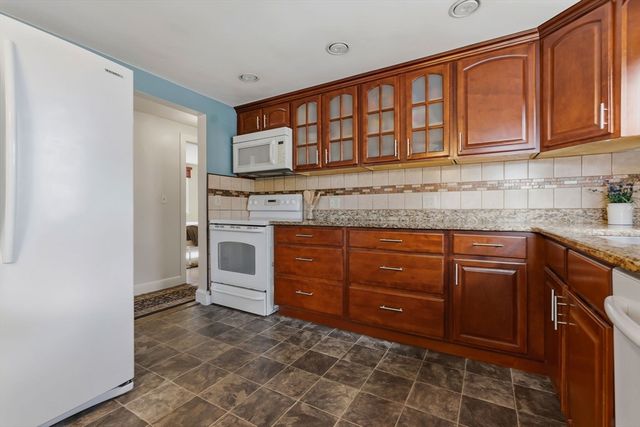 7 Taylor St, Saugus, MA 01906