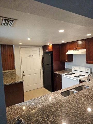 5335 NW 10th Court 307, Plantation, FL 33313