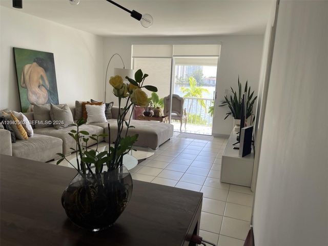 2861 NE Leonard Drive F206, Aventura, FL 33160
