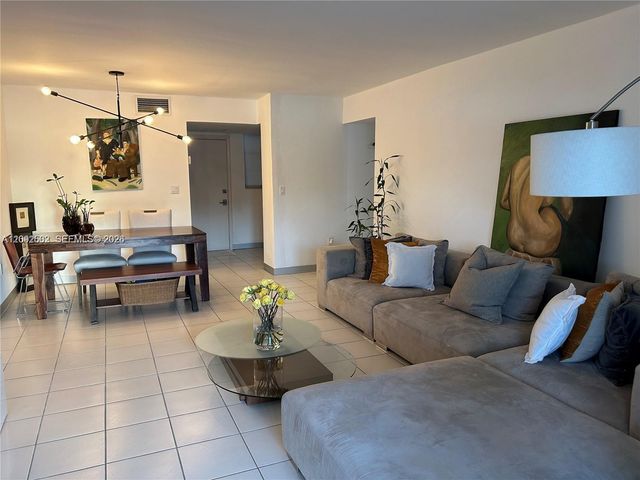 2861 NE Leonard Drive F206, Aventura, FL 33160