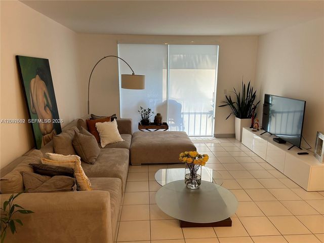 2861 NE Leonard Drive F206, Aventura, FL 33160