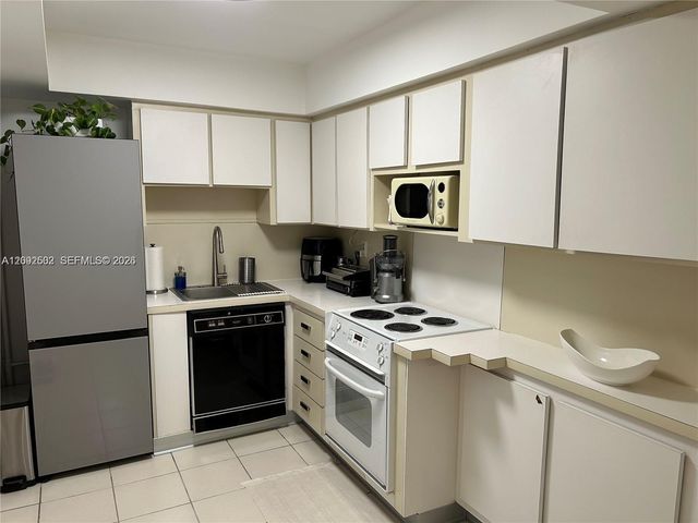 2861 NE Leonard Drive F206, Aventura, FL 33160