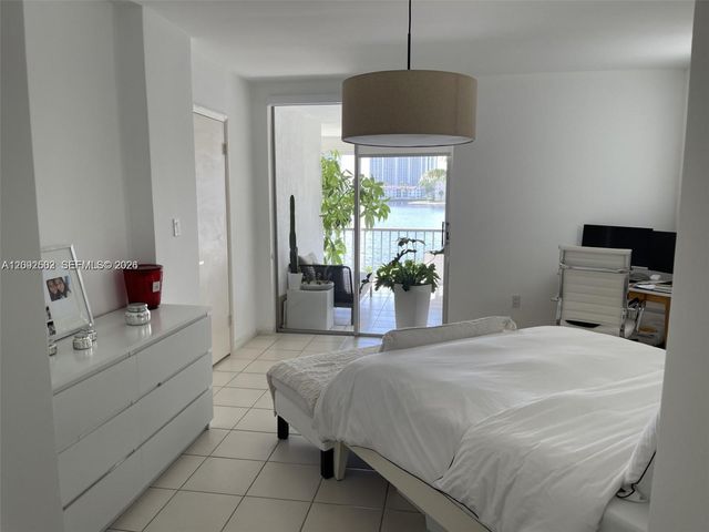2861 NE Leonard Drive F206, Aventura, FL 33160