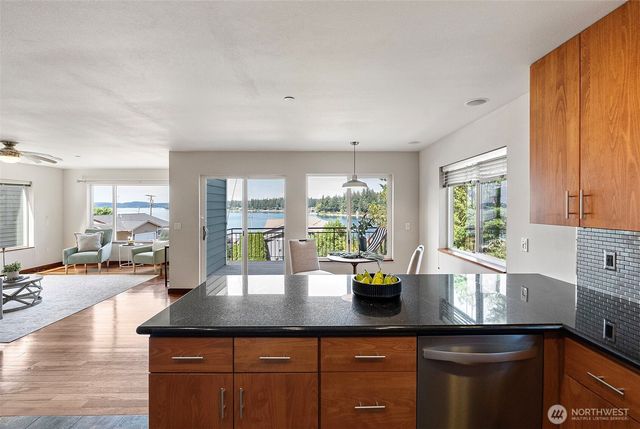 1709 Shorewood Drive, Bremerton, WA 98312