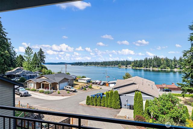 1709 Shorewood Drive, Bremerton, WA 98312