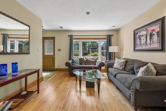 1730 W Winona Street, Chicago, IL 60640