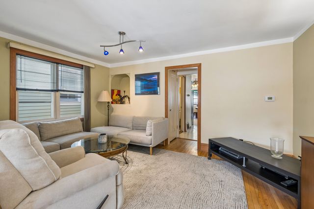 1730 W Winona Street, Chicago, IL 60640