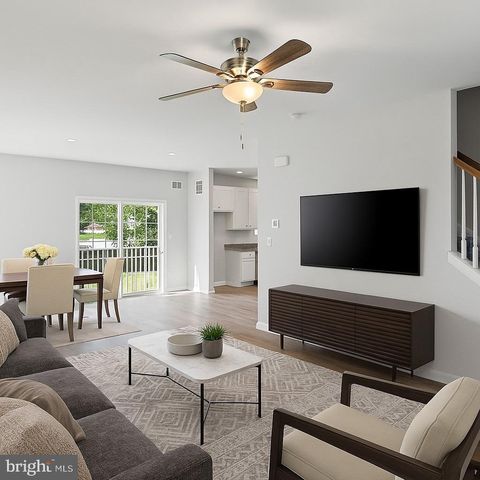 2402 MAPLE AVE, Wilmington, DE 19808