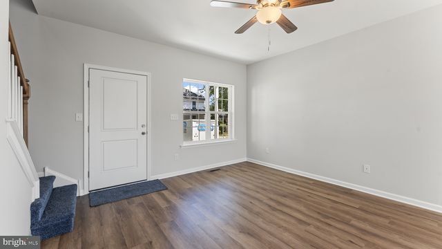 2402 MAPLE AVE, Wilmington, DE 19808