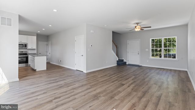 2402 MAPLE AVE, Wilmington, DE 19808