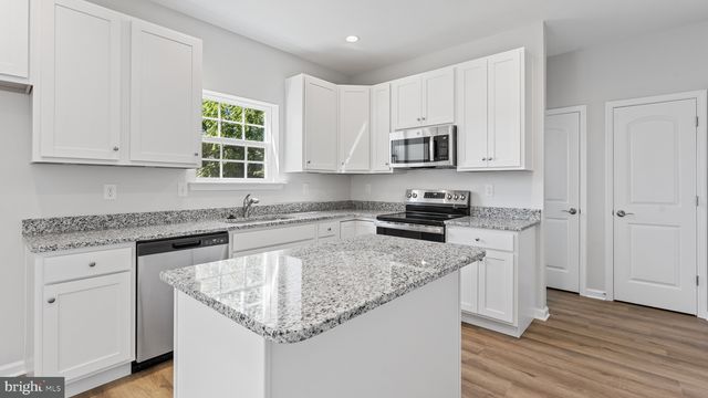 2402 MAPLE AVE, Wilmington, DE 19808
