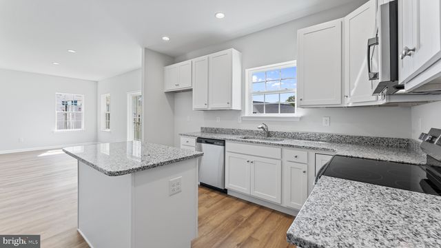 2402 MAPLE AVE, Wilmington, DE 19808