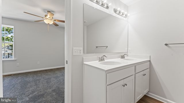 2402 MAPLE AVE, Wilmington, DE 19808