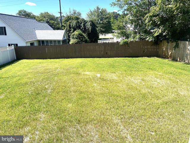 2402 MAPLE AVE, Wilmington, DE 19808