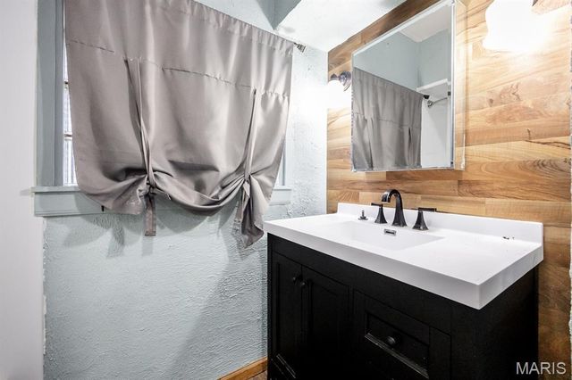 704 Wabash Avenue, Belleville, IL 62220