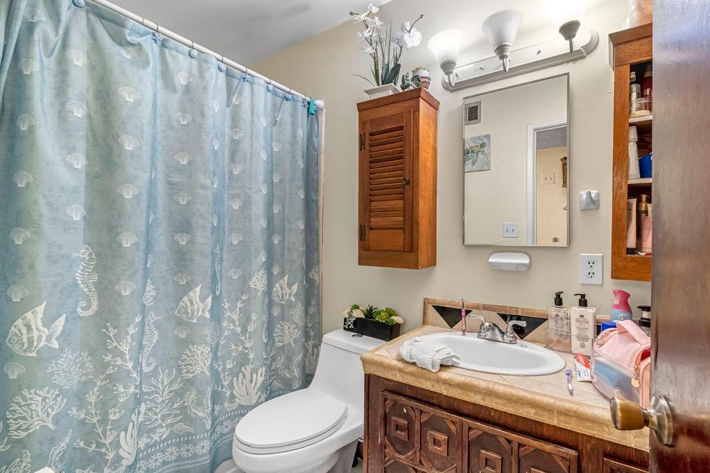 Image 13 of property listing at 125 12th Street, Orange Cove, CA 93646