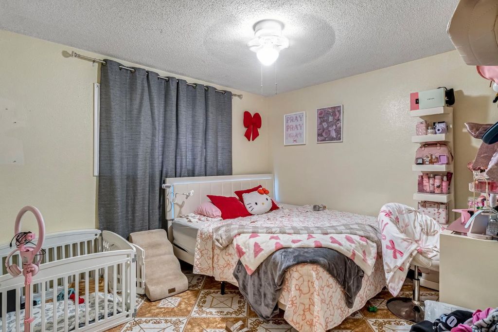 Image 15 of property listing at 125 12th Street, Orange Cove, CA 93646