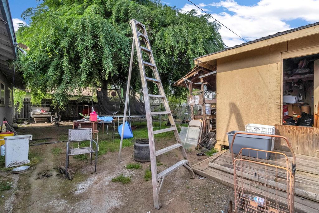 Image 19 of property listing at 125 12th Street, Orange Cove, CA 93646