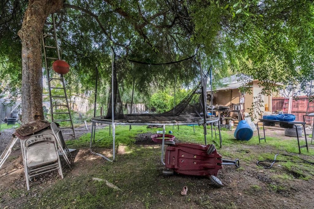 Image 20 of property listing at 125 12th Street, Orange Cove, CA 93646
