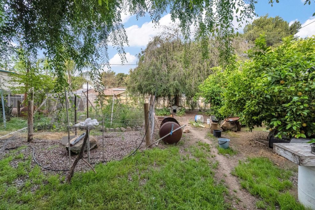 Image 21 of property listing at 125 12th Street, Orange Cove, CA 93646